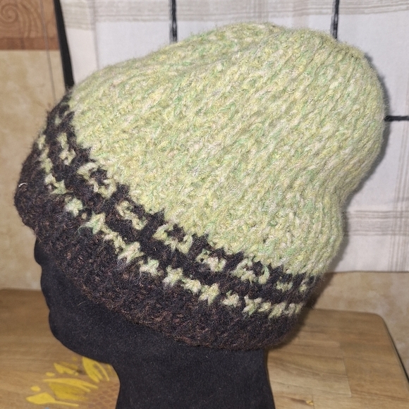 Dohm Merino Wool Blend Knit Beanie Hat In Light Green And Black. OSFM - Picture 3 of 7